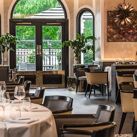60 Hyde Park Gate Hotel 5*