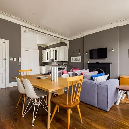 Stunning Notting Hill Apt, Beautiful Street Apartment *