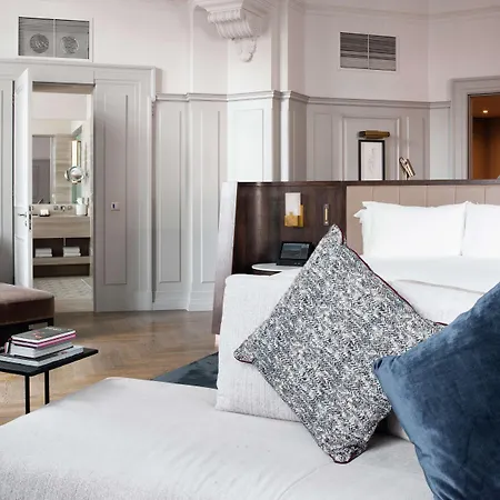 Отель The Trafalgar St. James, Curio Collection By Hilton