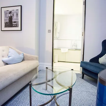 Otel The Waldorf Hilton 4*