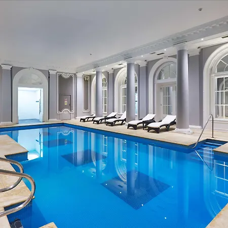 Otel The Waldorf Hilton 4*