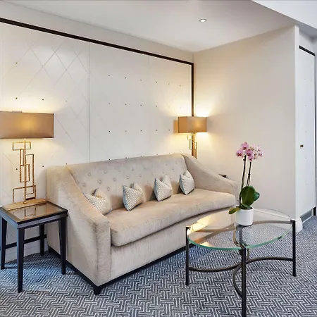 Otel The Waldorf Hilton 4*