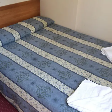 The House On Warwick 4*
