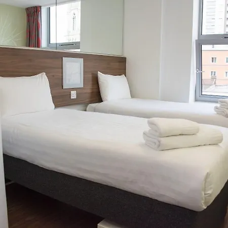 Otel Point A Westminster 3*