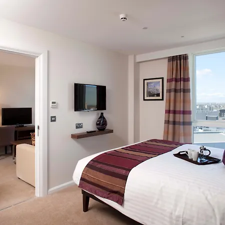 Hyatt House Stratford - 4* לונדון