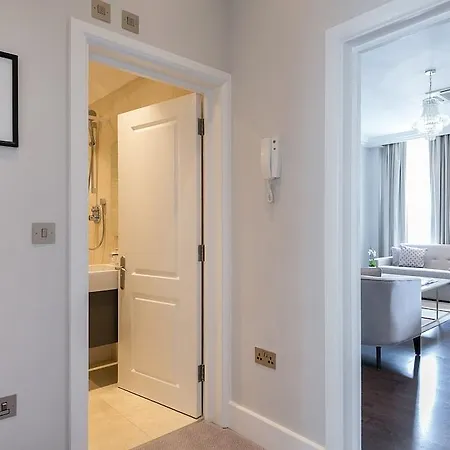 Chilworth Court Aparthotel