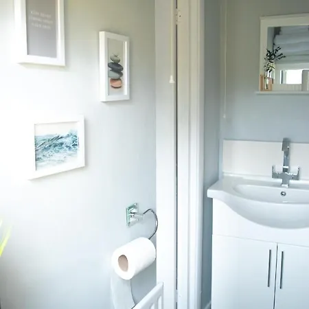 West London Hideaway - Free Parking! *