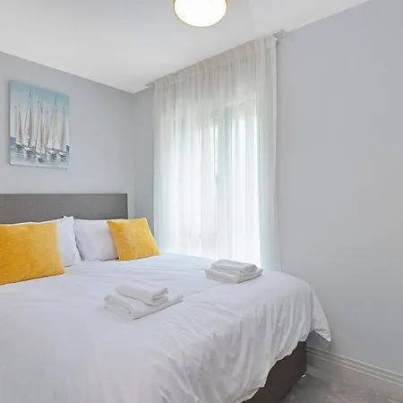 Spacious, 3 Bedroom, 2 Bathroom, * Surbiton