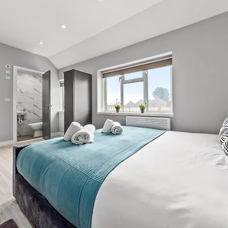 Heathrow Stays - Tw13 Guest house *