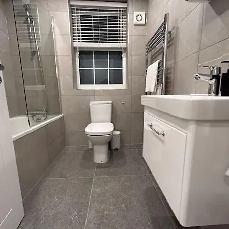 1 Bed High Quality Modern Flat Apartmán *