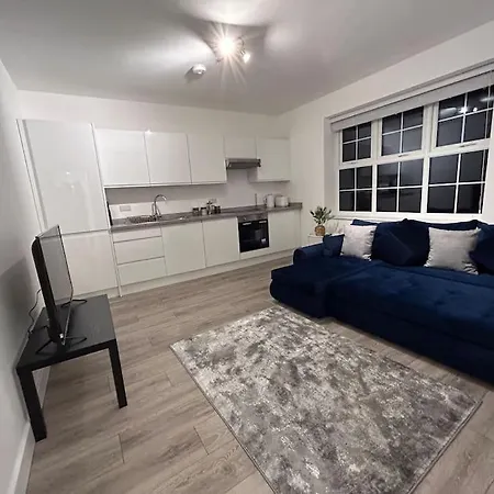 1 Bed High Quality Modern Flat Apartmán *