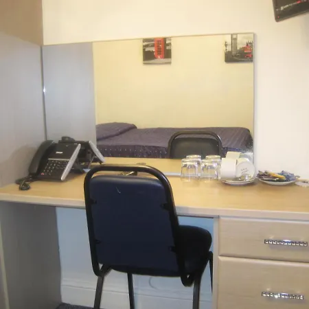 Aaraya Sussex Gardens 3*