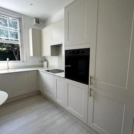 Stunning Two Bed Flat In Angel *