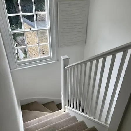 Stunning Two Bed Flat In Angel * London