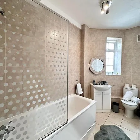 Edgware Road, Studio Apartment