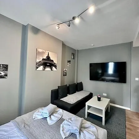Edgware Road, Studio *