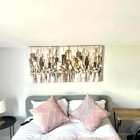 Stays Near Heathrow Ub2 ゲストハウス *