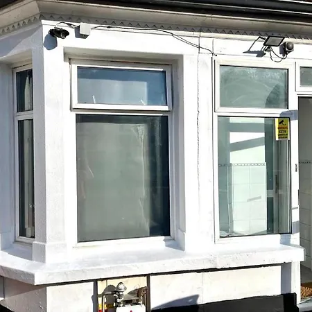 Stays Near Heathrow Ub2