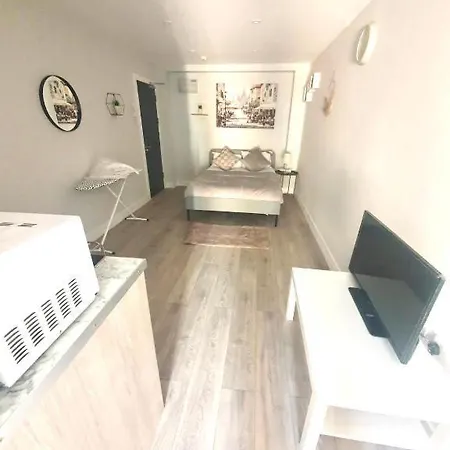 Stays Near Heathrow Ub2 ゲストハウス サウソール