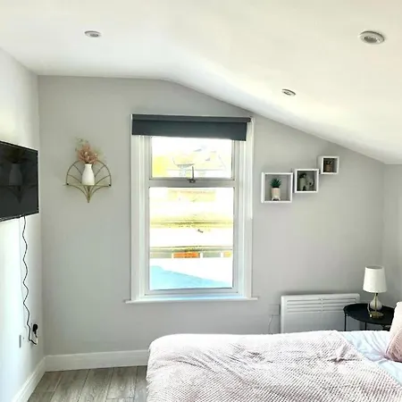 Stays Near Heathrow Ub2
