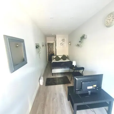 Stays Near Heathrow Ub2 ゲストハウス *