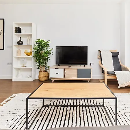 The Elephant And Castle Escape - Cozy 2bdr Flat With Balcony