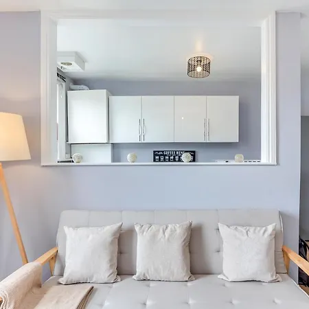 Aryas Apartment London