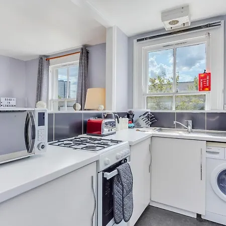 Apartment Aryas London