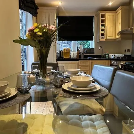 Apartment Cozy 2 Bed Flat ! Amazing Bath!