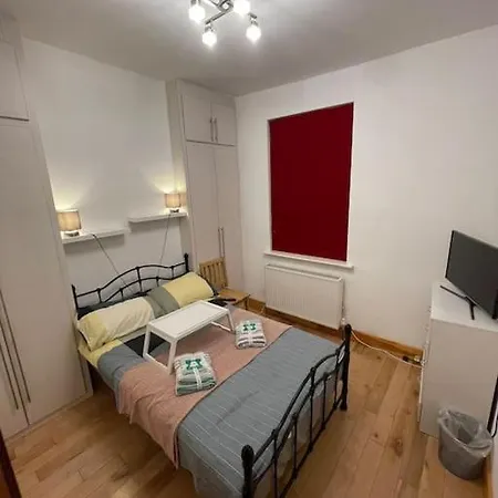 Apartment Cozy 2 Bed Flat ! Amazing Bath!