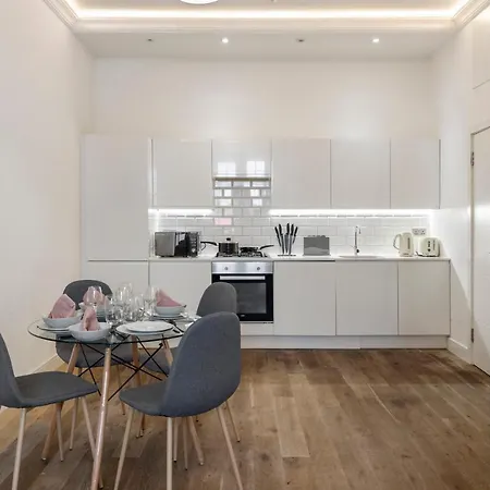 Hamburg Gf1br 1ba By Bus Stop In Acton 8 *