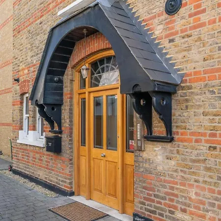 Teddington Lodge Apartment