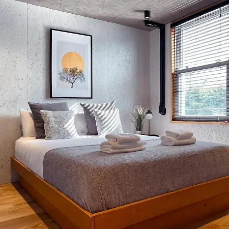 Stylish Urban Retreat West Ldn!