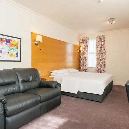 Teddington Lodge * Teddington