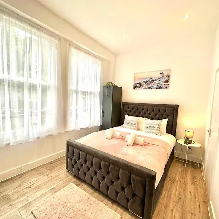 Finsbury Park Suites - Arsenal Stadium