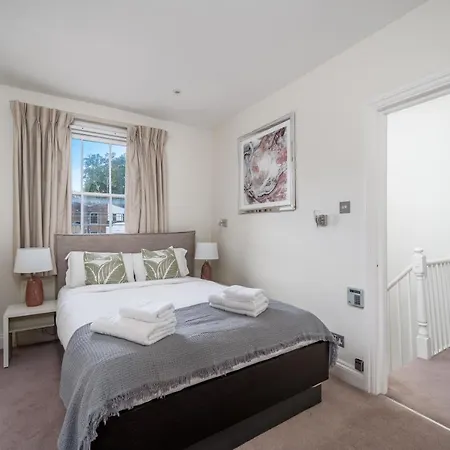 Luxury 2 Bedroom On Portobello Road