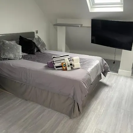 Newly Renovated In Acton *