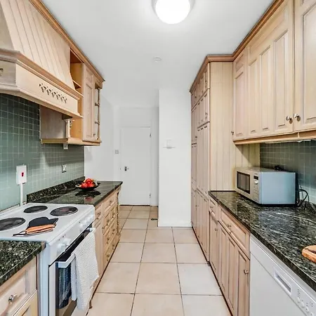 Unique 2 Bed 2 Bath Victorian Flat Regents Park * London