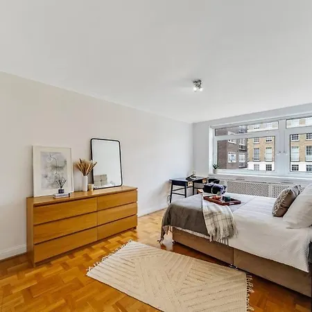 Unique 2 Bed 2 Bath Victorian Flat Regents Park *