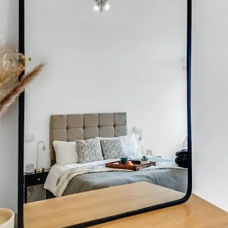 Unique 2 Bed 2 Bath Victorian Flat Regents Park *
