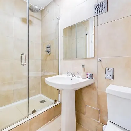 Unique 2 Bed 2 Bath Victorian Flat Regents Park Apartman London
