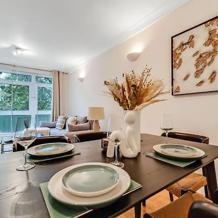 Unique 2 Bed 2 Bath Victorian Flat Regents Park * London