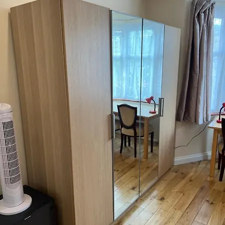 Spacious And Sunny Double For Comfortable Nap * Harrow on the Hill