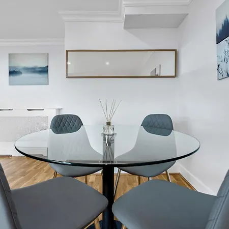 Stunning Flat On King's Road, Chelsea With Balcony * Londra