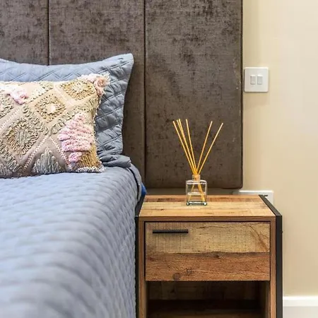 Beautiful 1-bed In Golders * London
