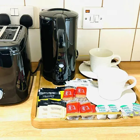 Premium Studio Flat 02 Near Tower Bridge London