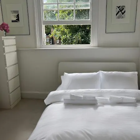 Stunning Two Bed Flat In Angel *
