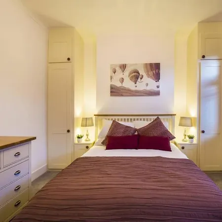 Fulham Fancy - Cosy 4 Bedroom With Garden Near Hammersmith And Fulham By The River !