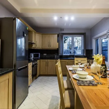 Apartment Fulham Fancy - Cosy 4 Bedroom With Garden Near Hammersmith And Fulham By The River !