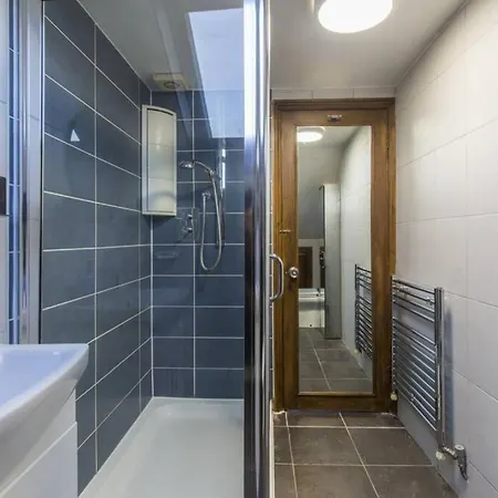 Fulham Fancy - Cosy 4 Bedroom With Garden Near Hammersmith And Fulham By The River !